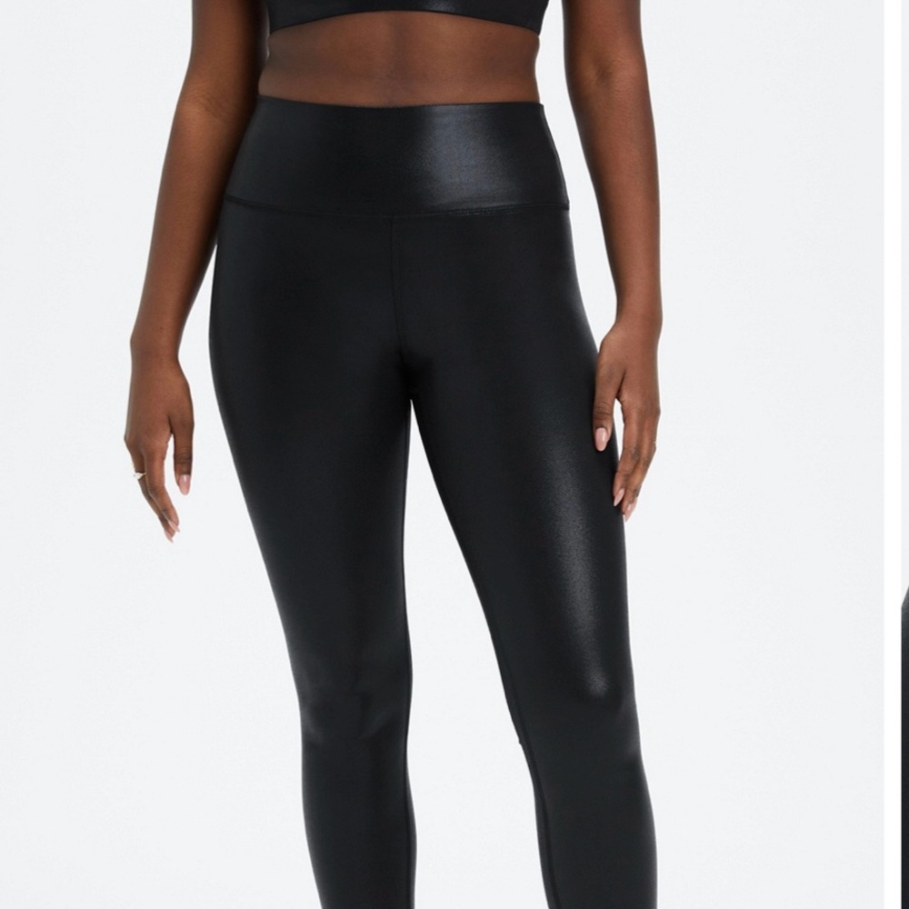 Fabletics Define PowerHold® High-Waisted 7/8 Legging - Picture 3 of 12